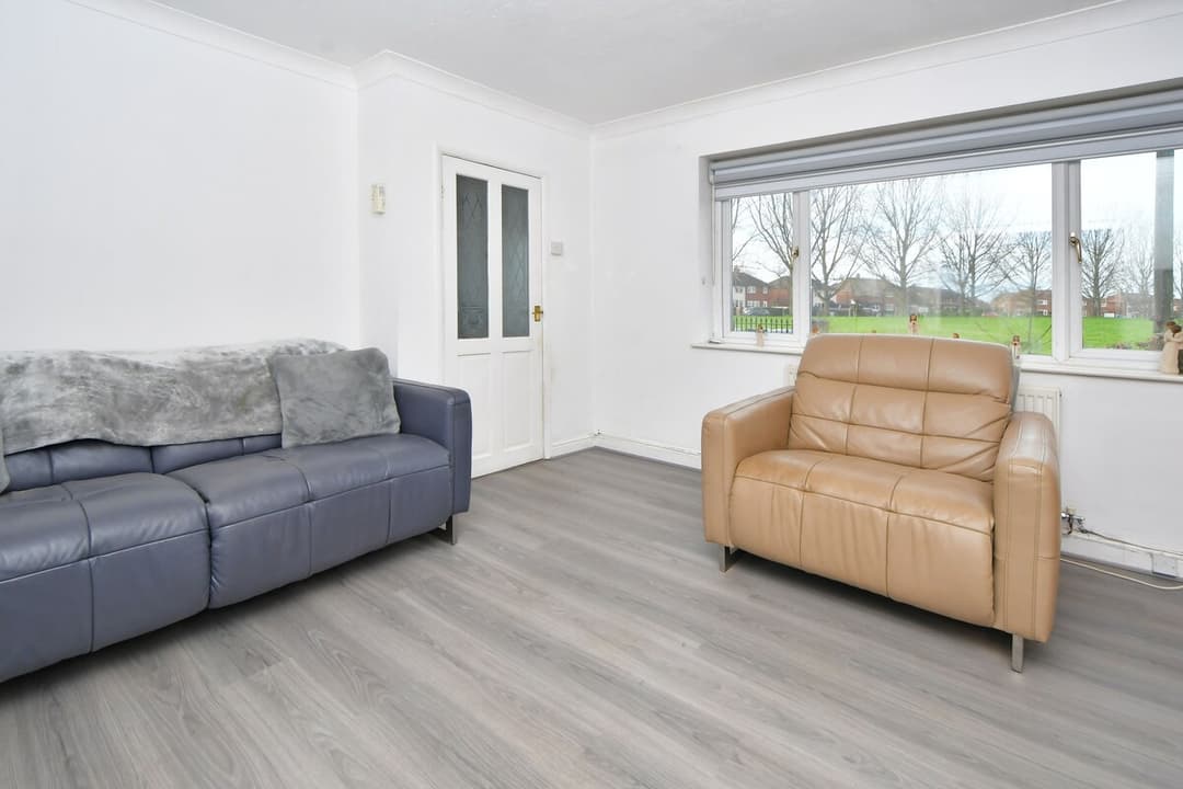 Entire 3 Bedroom Modern Home In Crewe - View 22