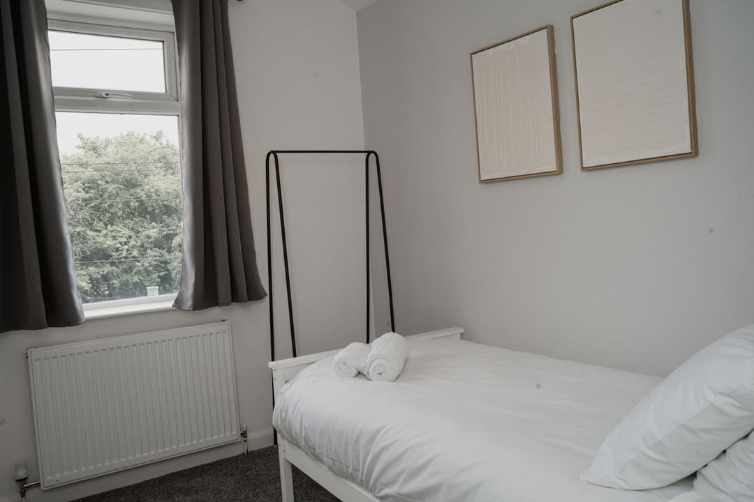 Entire 3 Bedroom Home In Crewe - View 39