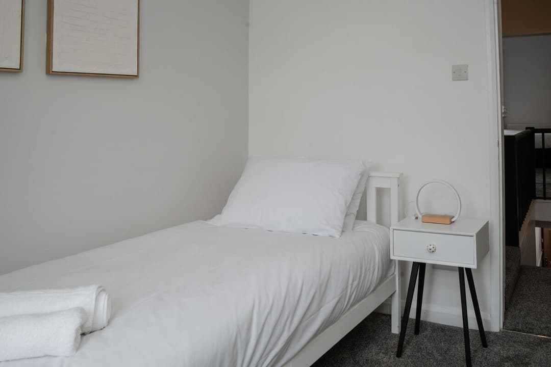 Entire 3 Bedroom Home In Crewe - View 3