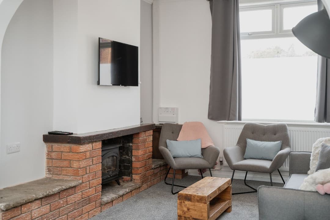 Entire 3 Bedroom Home In Crewe - View 6