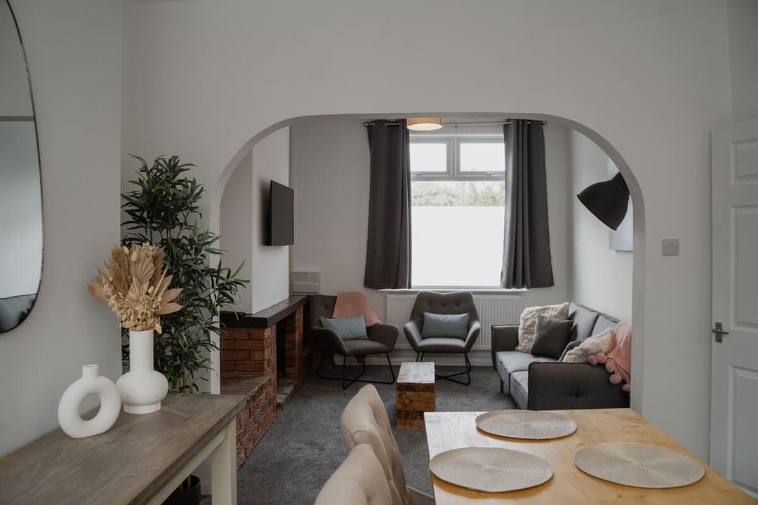 Entire 3 Bedroom Home In Crewe - View 1