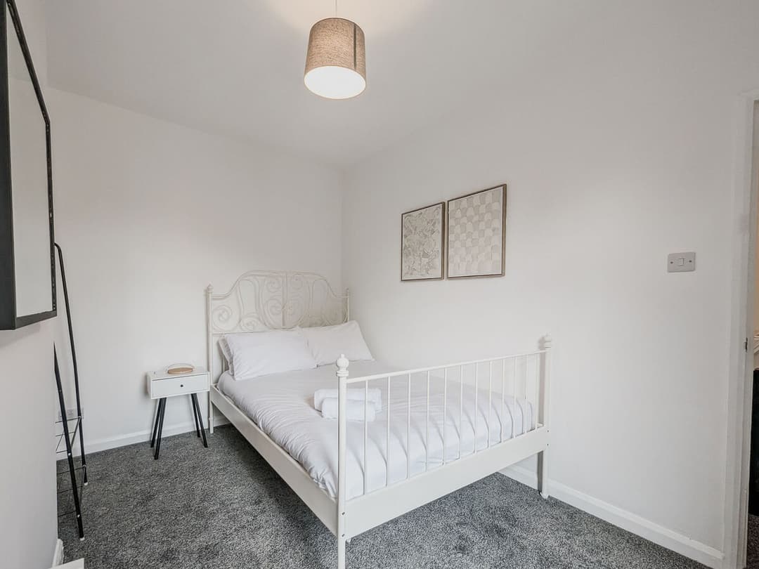 Entire 3 Bedroom Home In Crewe - View 12