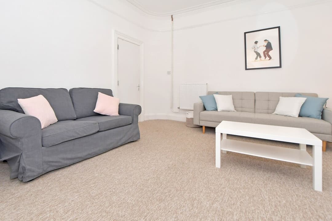 Entire 5 Bedroom Modern Home In Crewe - View 22