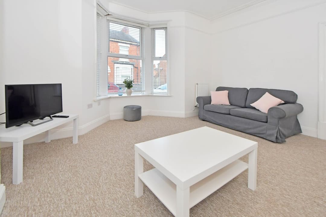 Entire 5 Bedroom Modern Home In Crewe - View 24