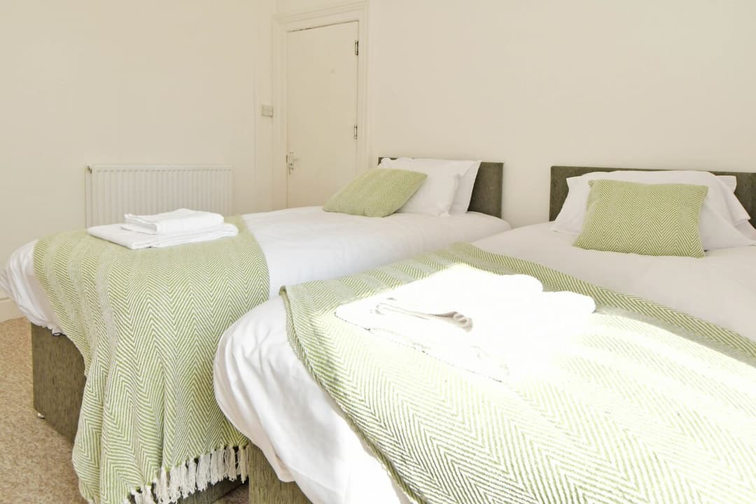Entire 5 Bedroom Modern Home In Crewe - View 26