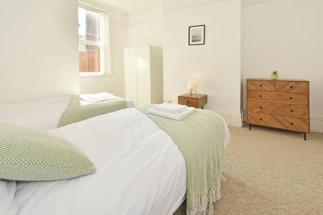 Entire 5 Bedroom Modern Home In Crewe - View 1