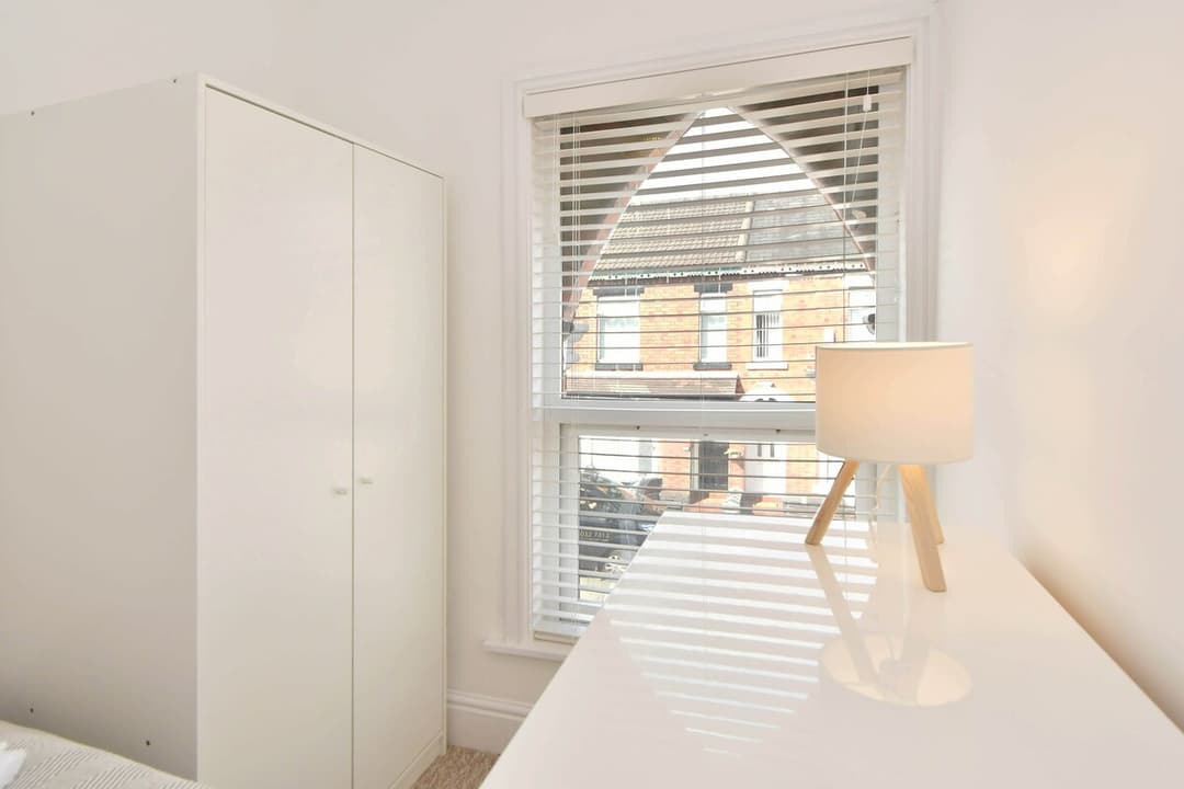 Entire 5 Bedroom Modern Home In Crewe - View 29