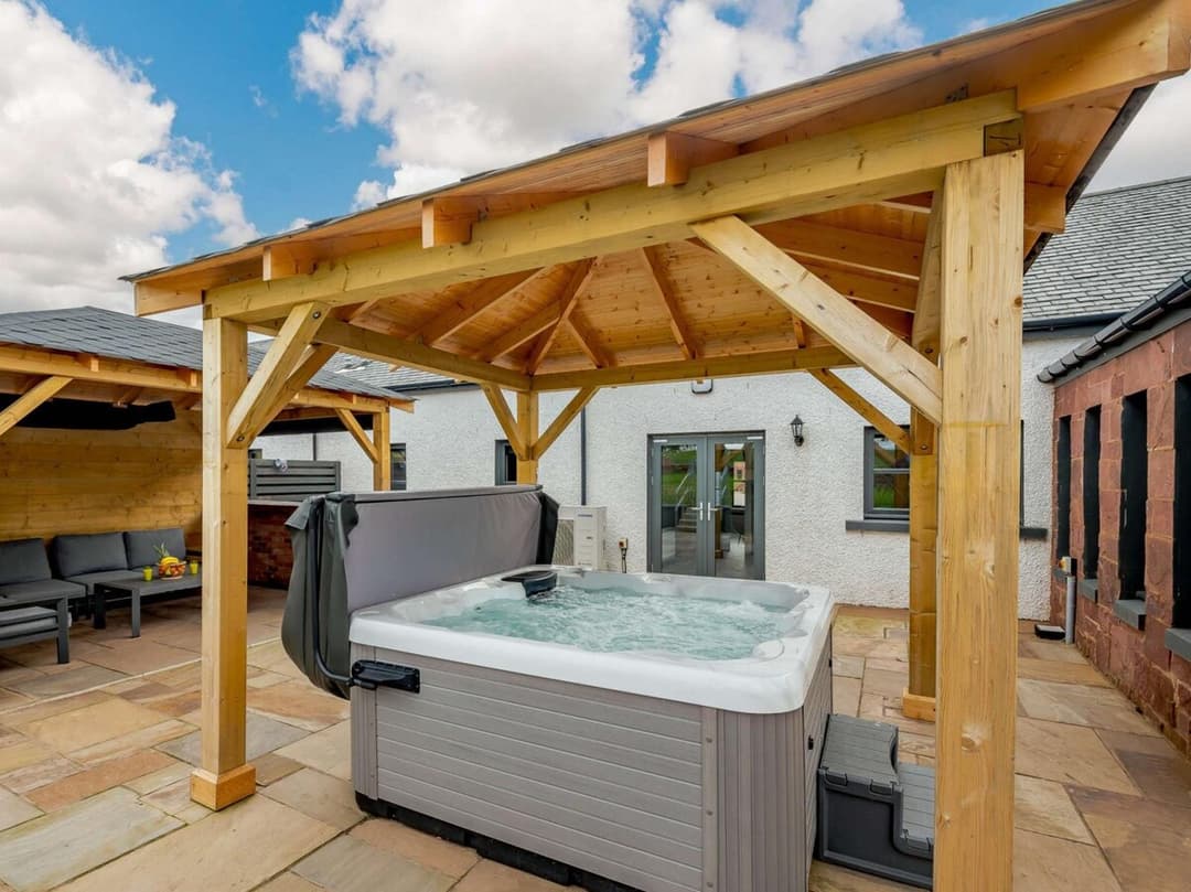 3 Double Bedroom Lodge with Hot Tub (Hire Charge) - View 7