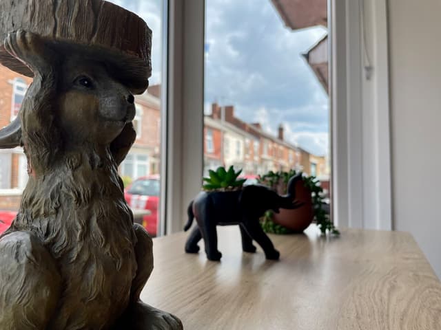 Stylish 5 Bedroom Home In Crewe - View 4