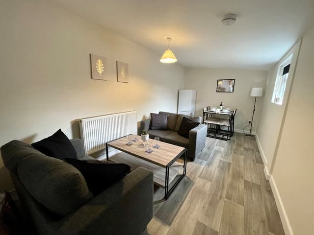 Stylish 5 Bedroom Home In Crewe - View 1