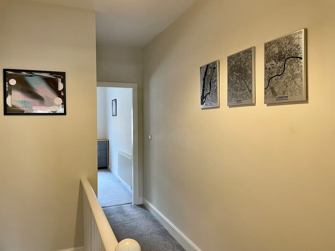 Stylish 5 Bedroom Home In Crewe - View 8