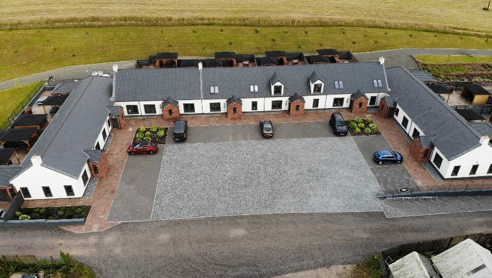  4 Bedroom Holiday Home - With Private Hot Tub Option - View 7
