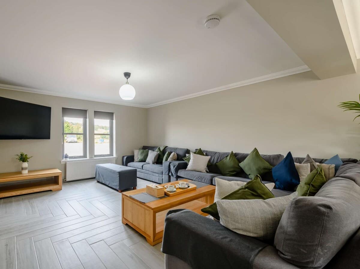  4 Bedroom Holiday Home - With Private Hot Tub Option