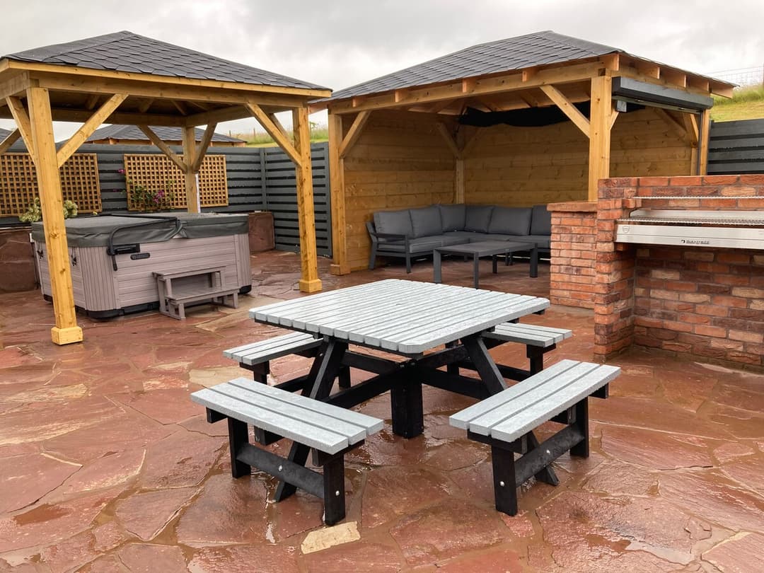  4 Bedroom Holiday Home - With Private Hot Tub Option - View 11