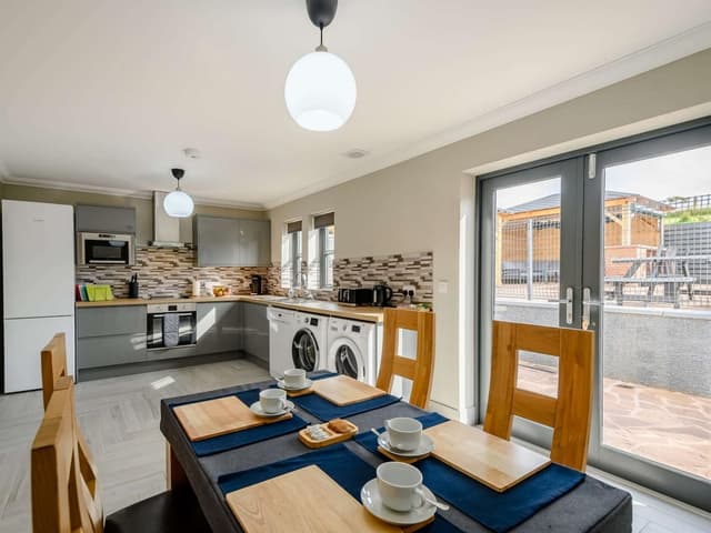 4 Bedroom Newbuild Holiday Home Near Balloch And Loch Lomond - View 2