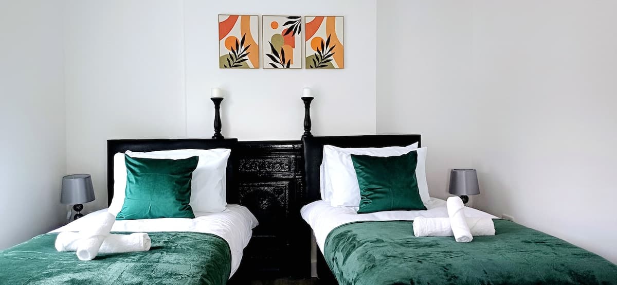 A place to stay: Prime Town Centre-Location-Station-Airport-Parking