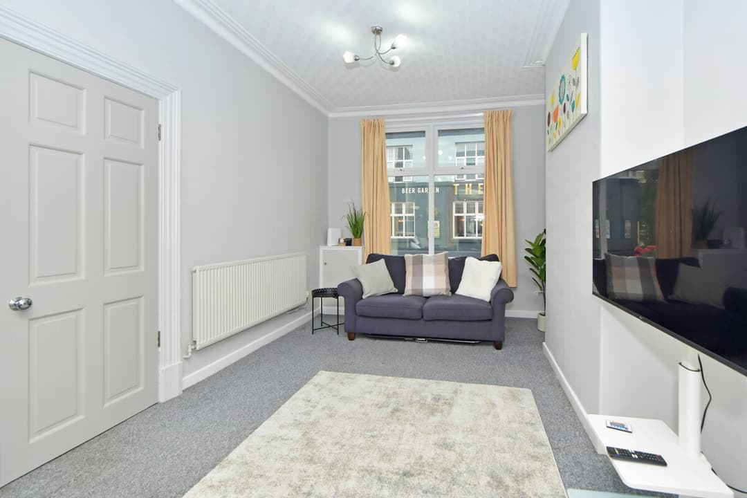 Spacious 2 Bedroom Modern Home In Crewe - View 13