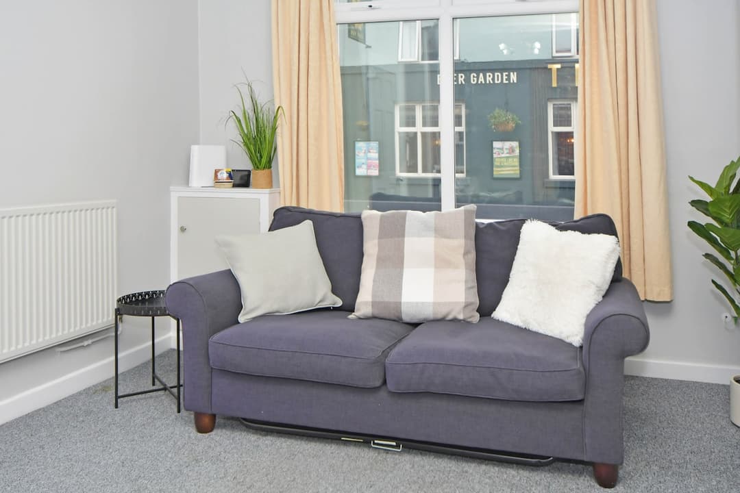 Spacious 2 Bedroom Modern Home In Crewe - View 14
