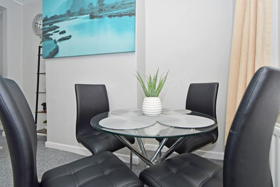 Spacious 2 Bedroom Modern Home In Crewe - View 16