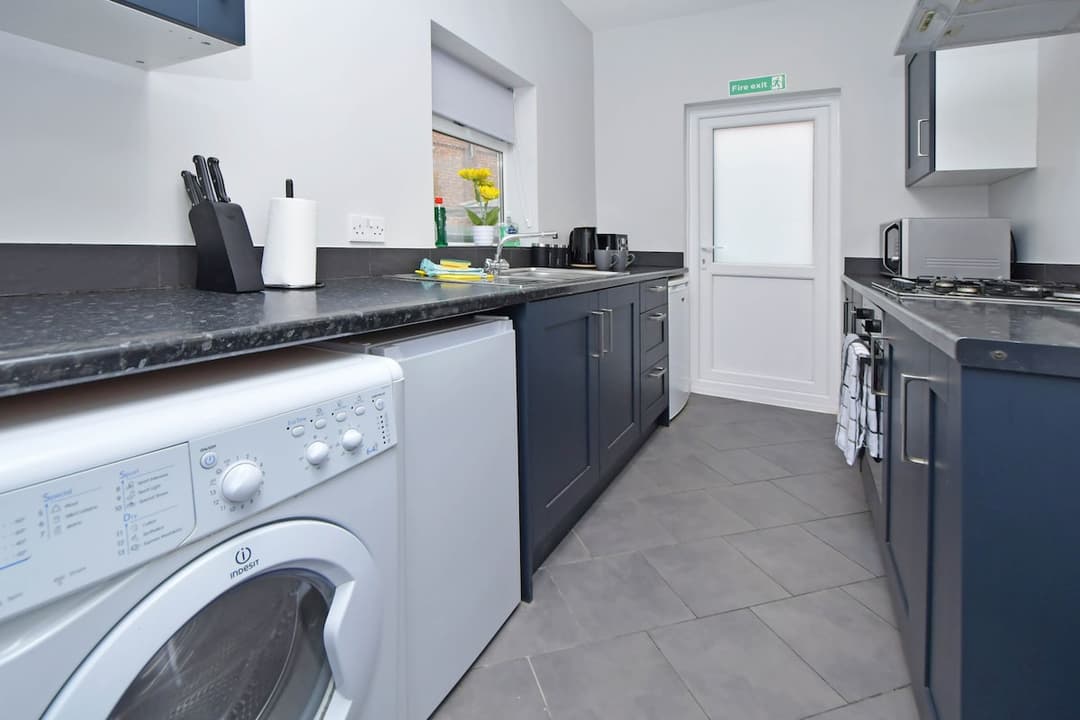 Spacious 2 Bedroom Modern Home In Crewe - View 18