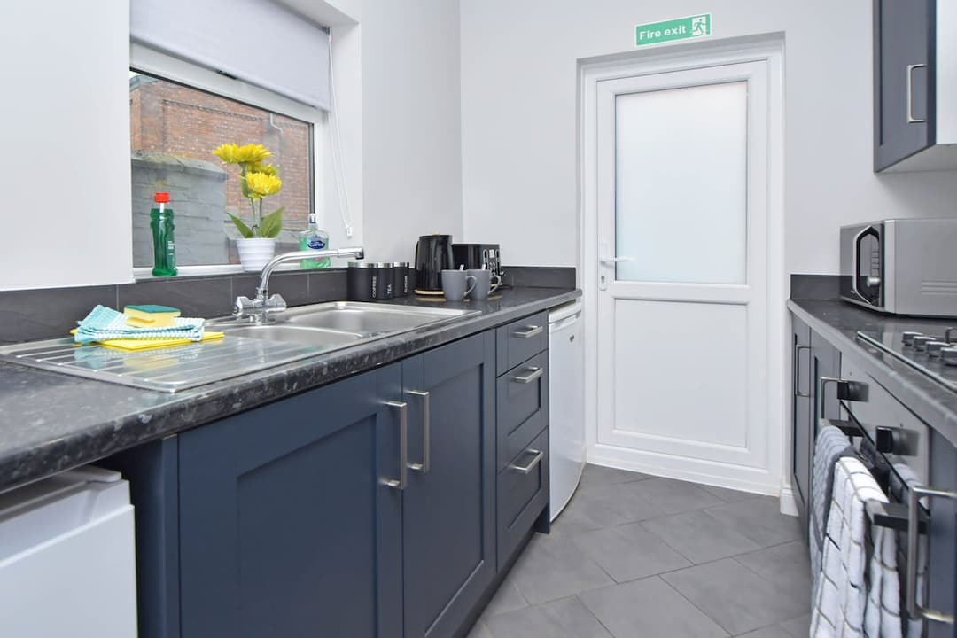 Spacious 2 Bedroom Modern Home In Crewe - View 22