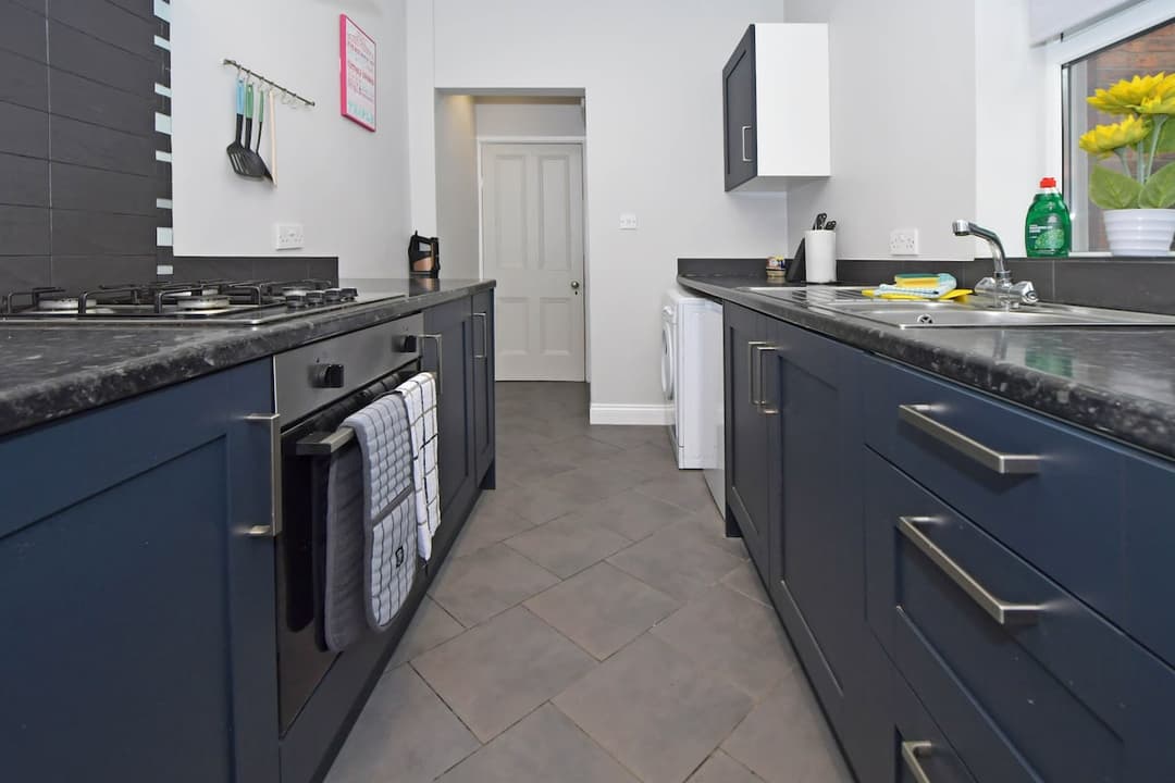 Spacious 2 Bedroom Modern Home In Crewe - View 25