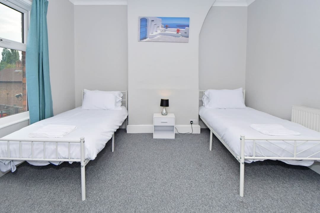 Spacious 2 Bedroom Modern Home In Crewe - View 26