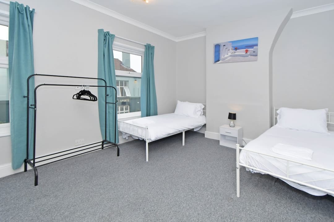Spacious 2 Bedroom Modern Home In Crewe - View 28
