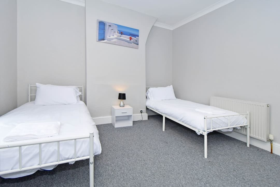 Spacious 2 Bedroom Modern Home In Crewe - View 29