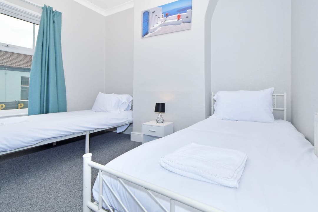 Spacious 2 Bedroom Modern Home In Crewe - View 30