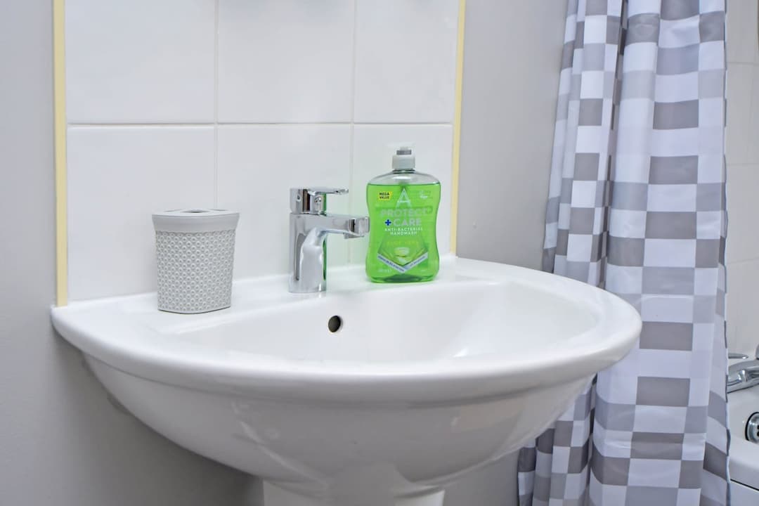 Spacious 2 Bedroom Modern Home In Crewe - View 6