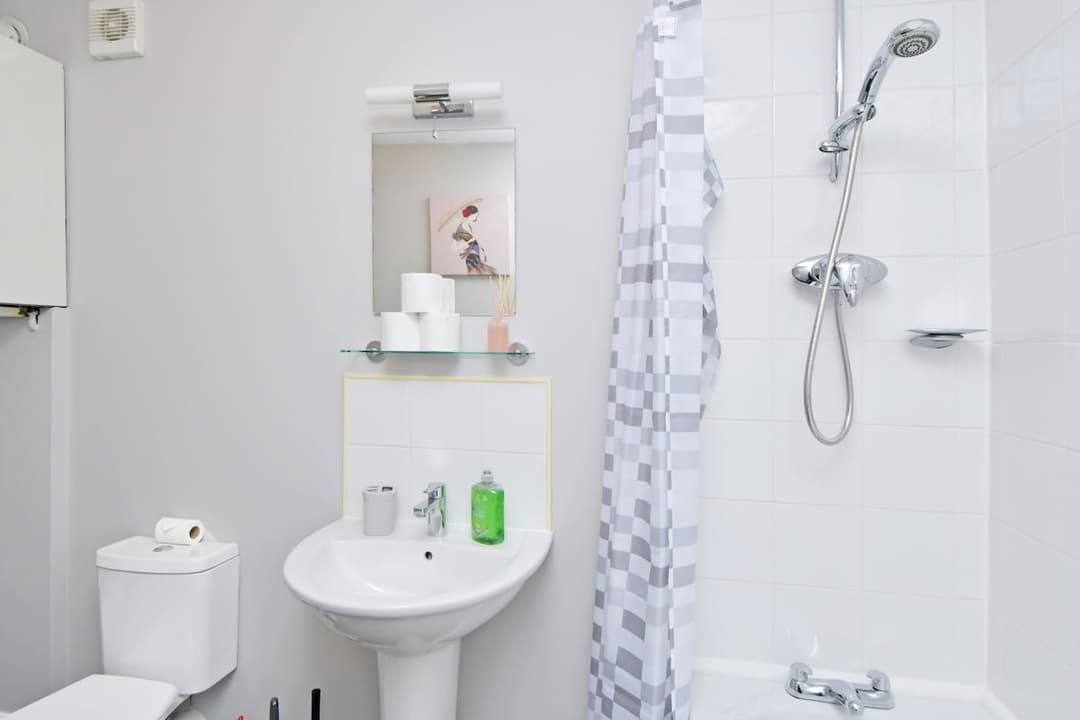 Spacious 2 Bedroom Modern Home In Crewe - View 8