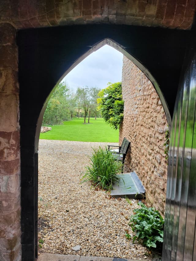 Beautiful One Bed Studio Flat (dog friendly) - View 3
