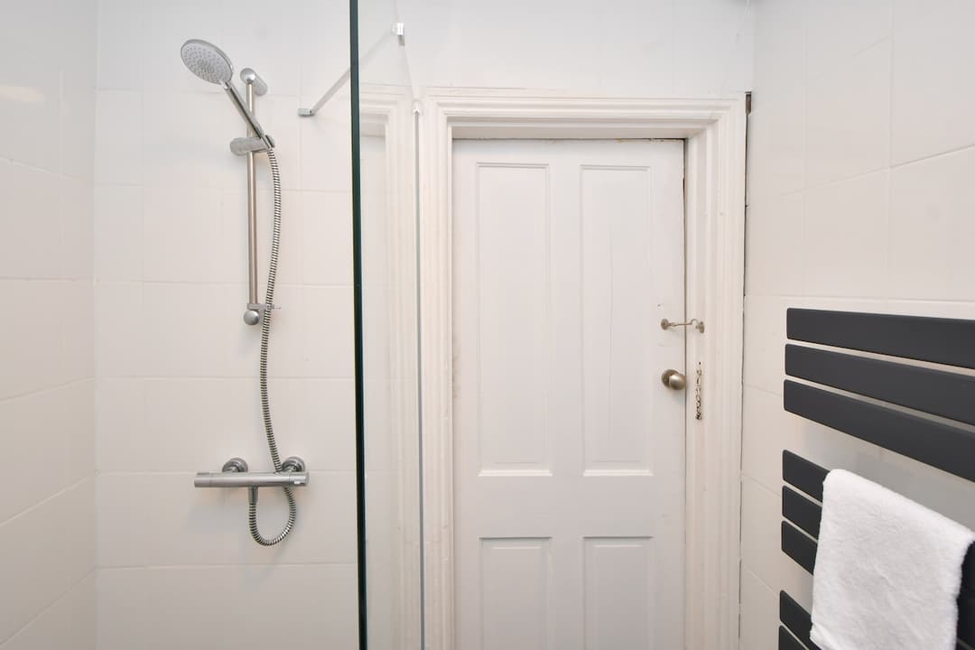 Entire 4 Bedroom 2 Bathroom House In Crewe - View 24