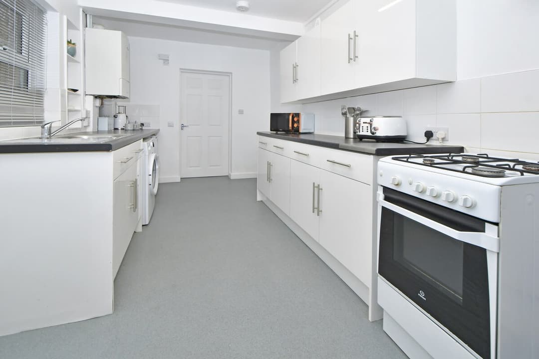 Entire 4 Bedroom 2 Bathroom House In Crewe - View 25