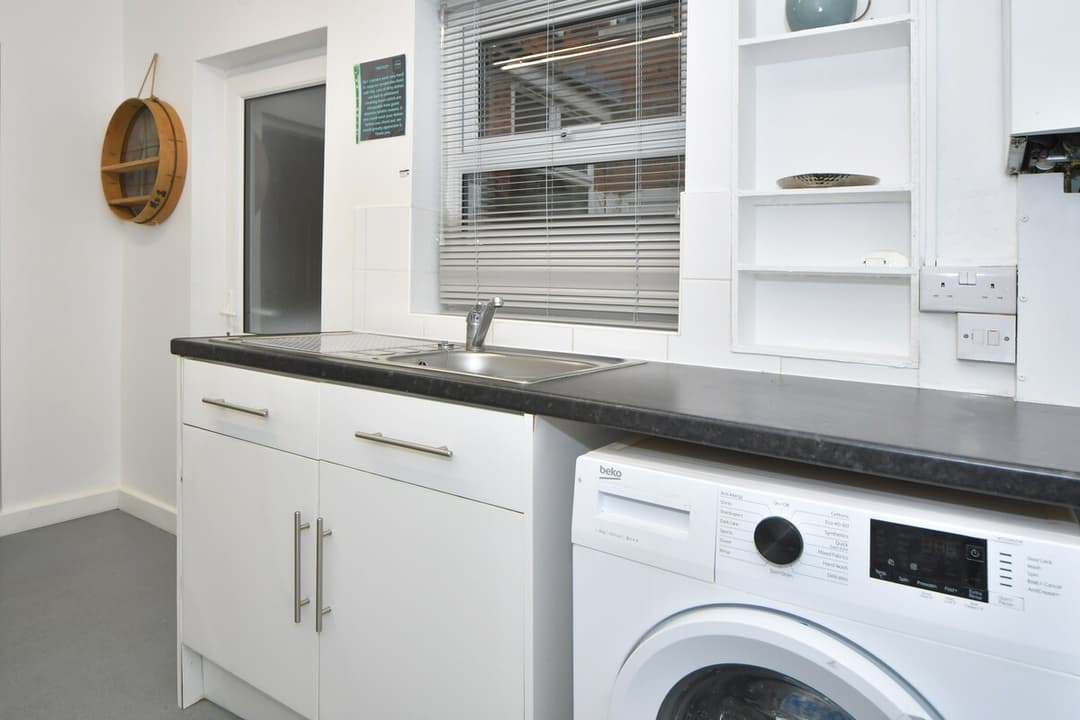 Entire 4 Bedroom 2 Bathroom House In Crewe - View 3