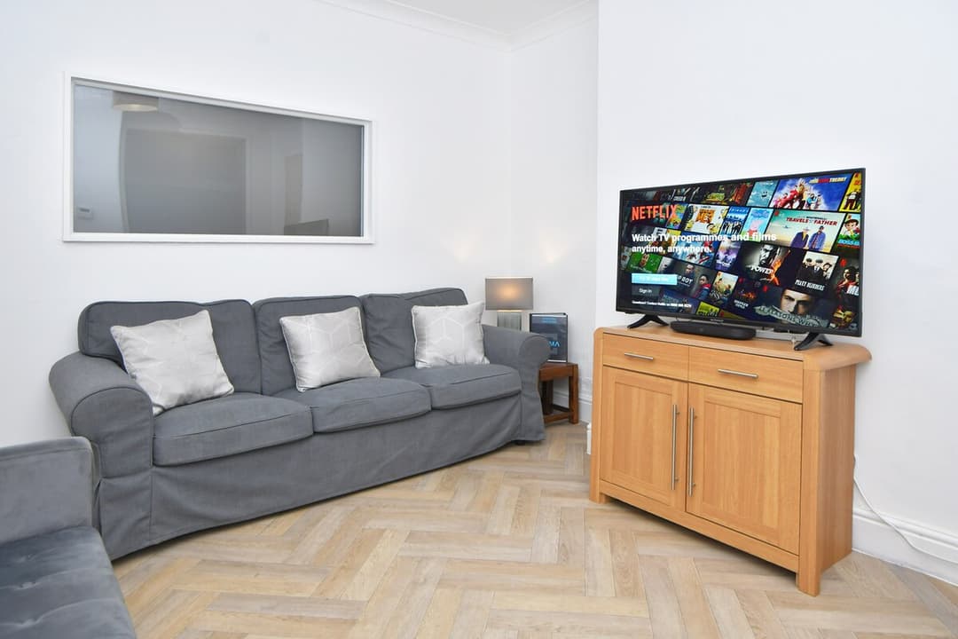 Entire 4 Bedroom 2 Bathroom House In Crewe - View 22