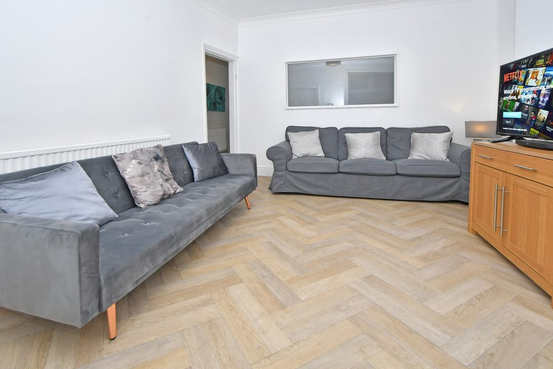 Entire 4 Bedroom 2 Bathroom House In Crewe - View 7