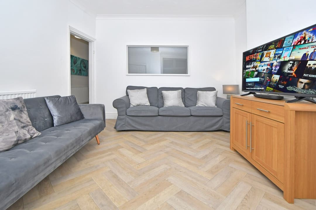 Entire 4 Bedroom 2 Bathroom House In Crewe - View 8