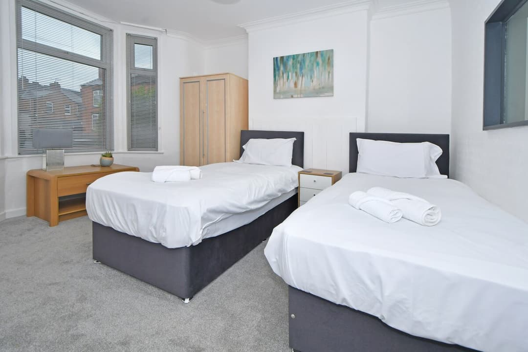 Entire 4 Bedroom 2 Bathroom House In Crewe - View 11