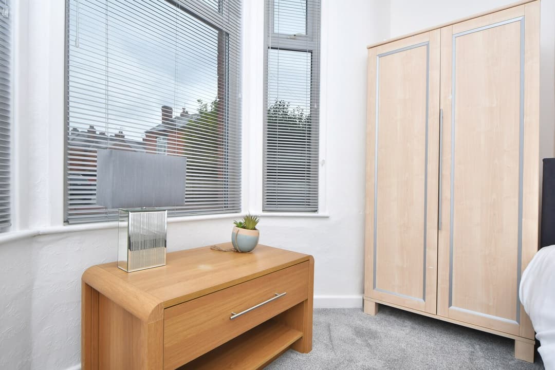 Entire 4 Bedroom 2 Bathroom House In Crewe - View 12