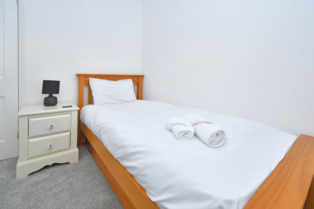 Entire 4 Bedroom 2 Bathroom House In Crewe - View 17