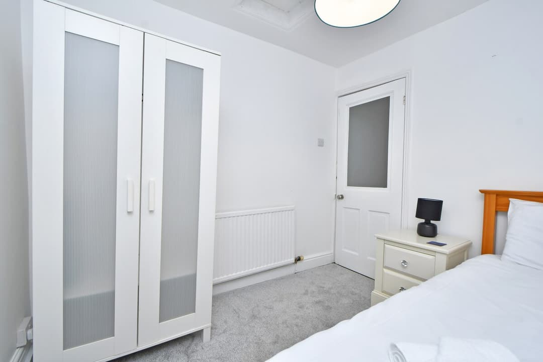 Entire 4 Bedroom 2 Bathroom House In Crewe - View 18