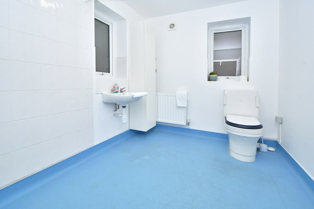 Entire 4 Bedroom 2 Bathroom House In Crewe - View 20