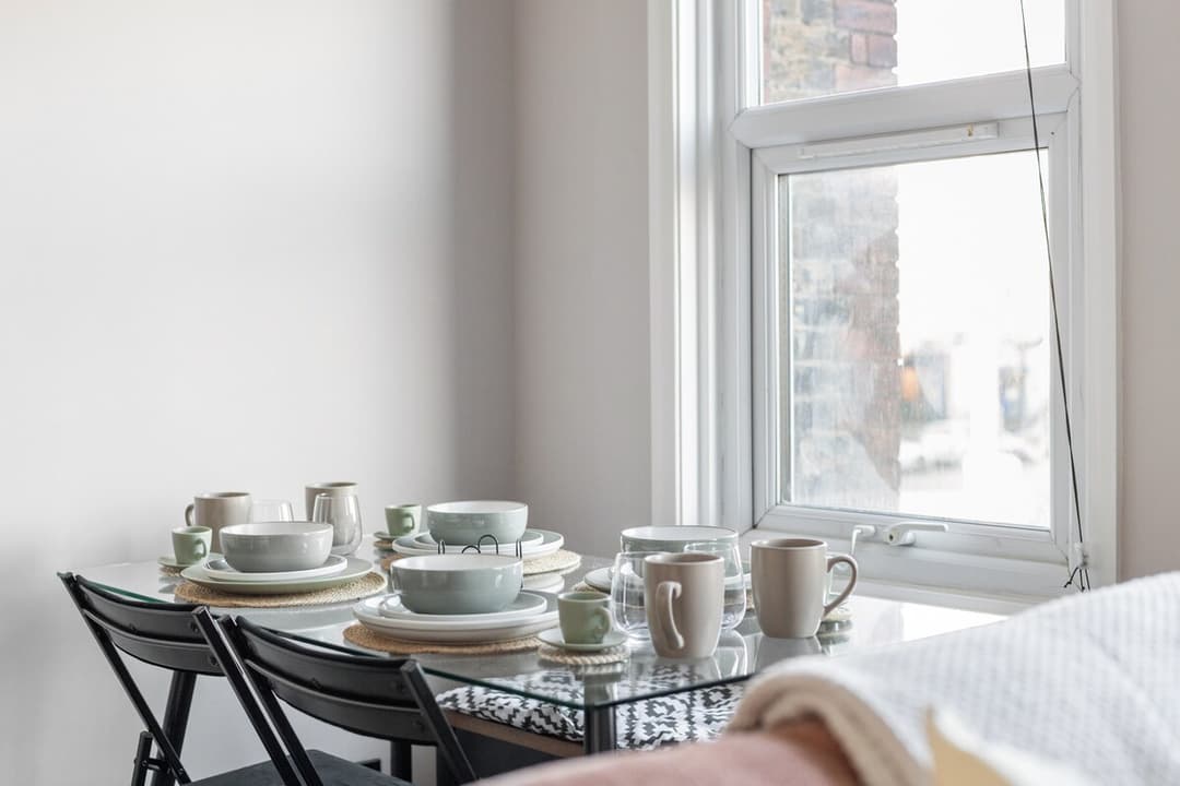 Stylish Garden 2 Bedroom Cottage Flat | Near Train Station  - View 11