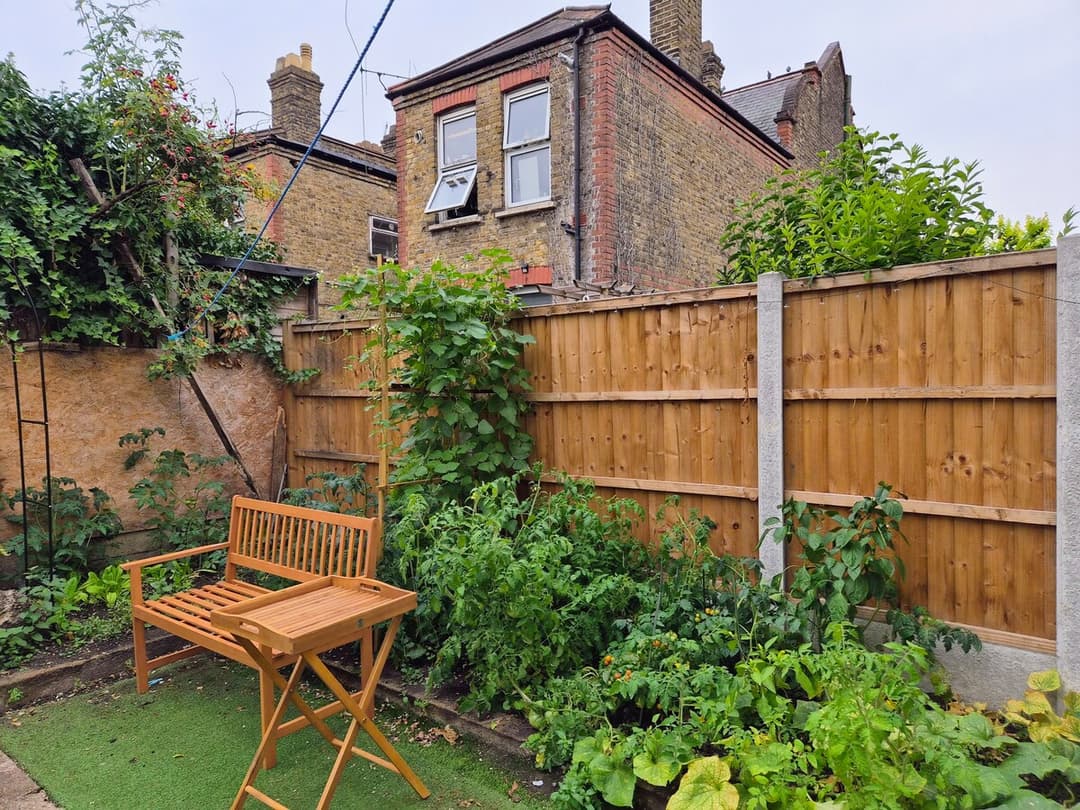 Stylish Garden 2 Bedroom Cottage Flat | Near Train Station  - View 12