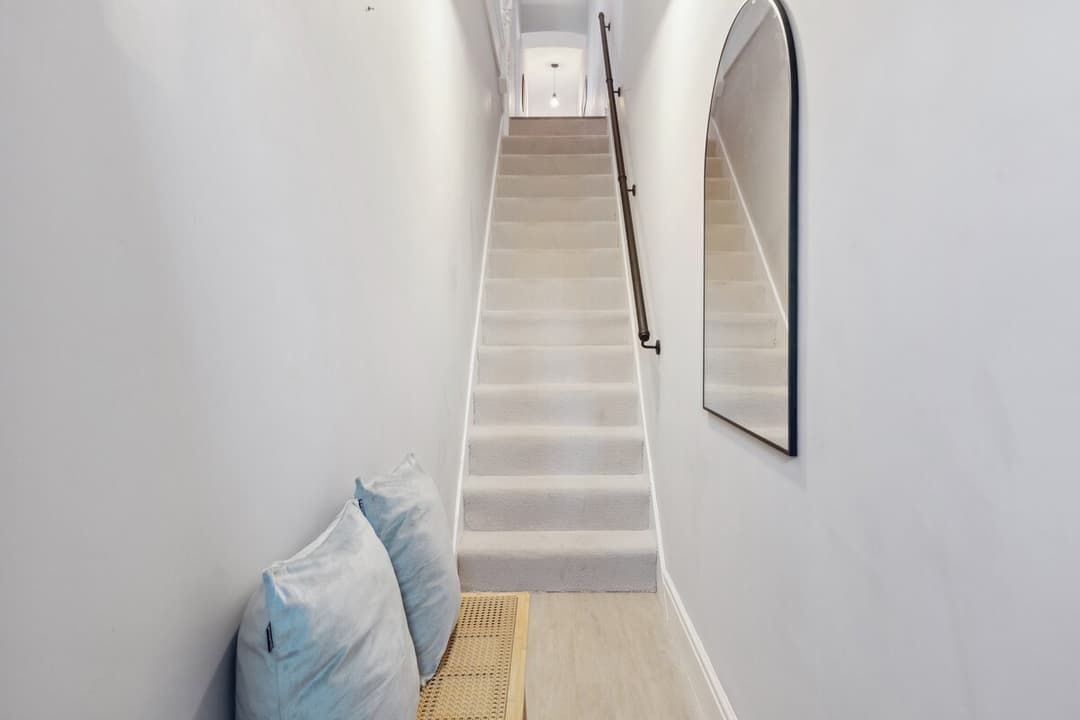 Stylish Garden 2 Bedroom Cottage Flat | Near Train Station  - View 14