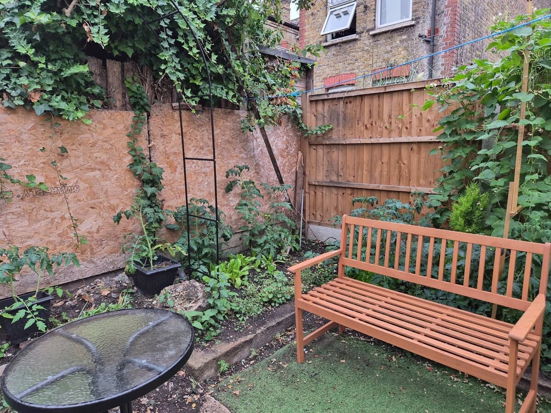 Stylish Garden 2 Bedroom Cottage Flat | Near Train Station  - View 16