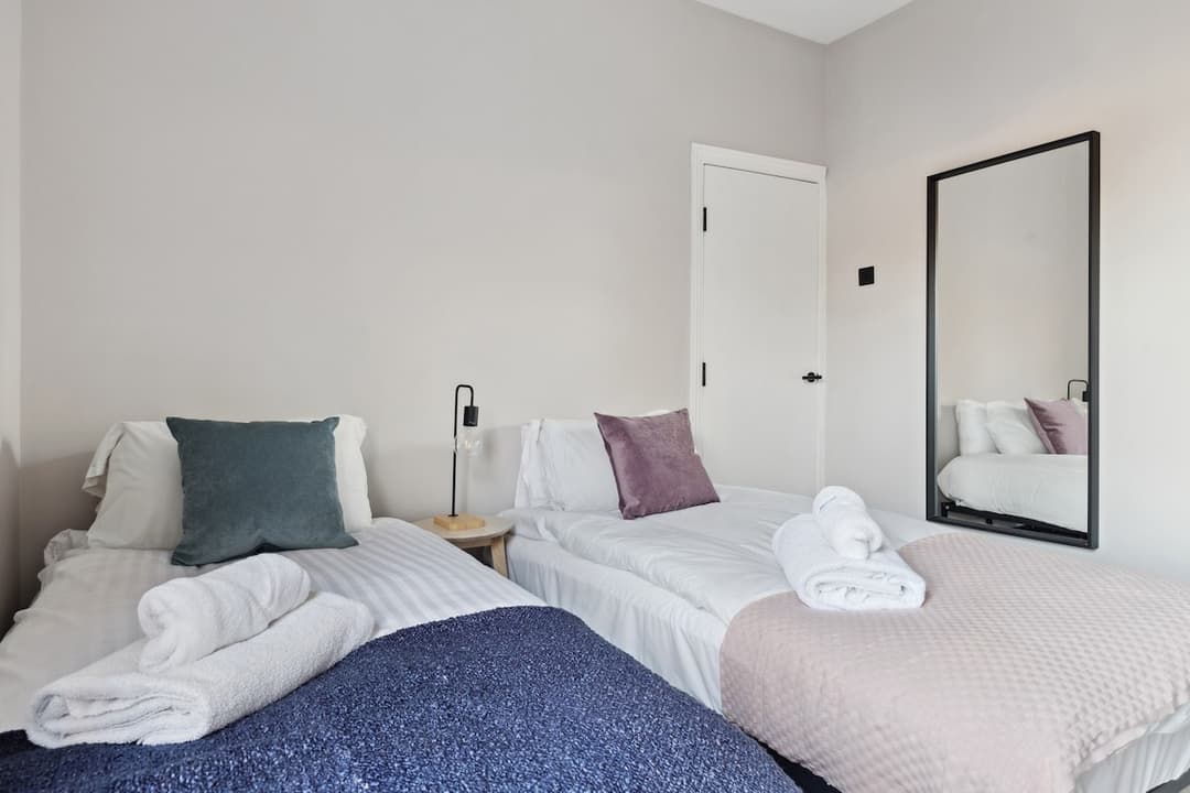 Stylish Garden 2 Bedroom Cottage Flat | Near Train Station  - View 17