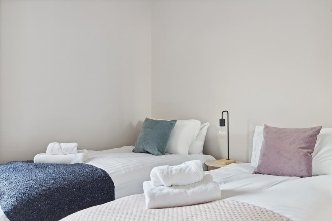 Stylish Garden 2 Bedroom Cottage Flat | Near Train Station  - View 19
